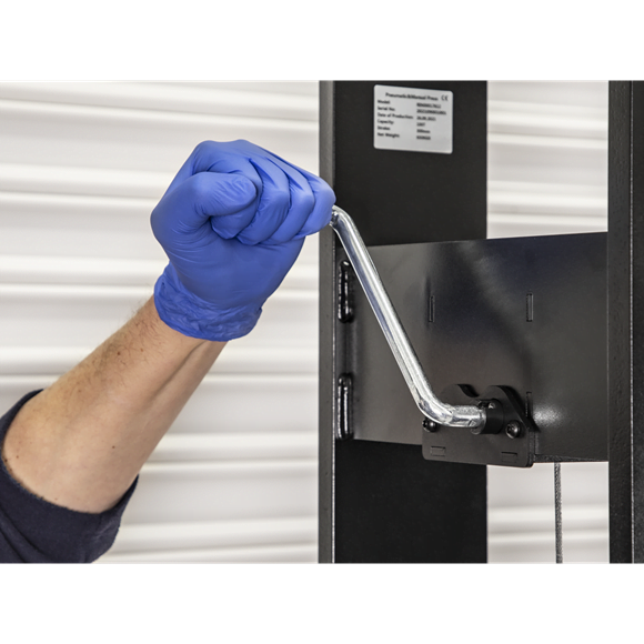 PPF100S_ACT_HAND_WINCH_DFC1168803